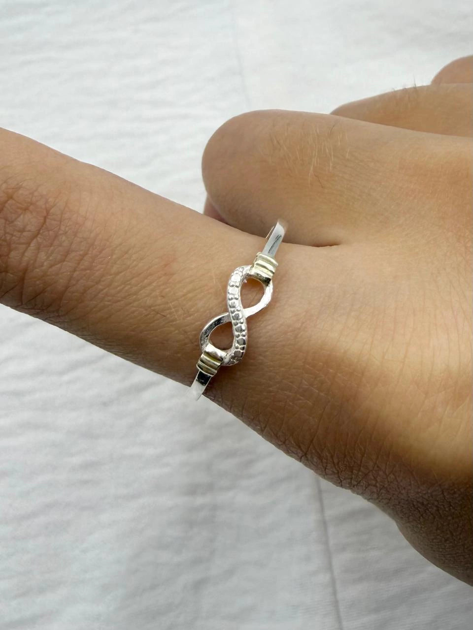 Anillo Infinito Fino Con Oro AND30