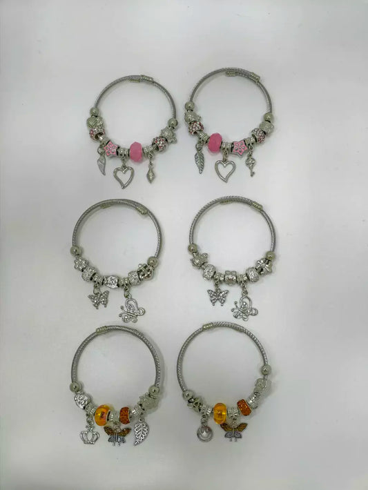Pulsera con charms en acero al azar