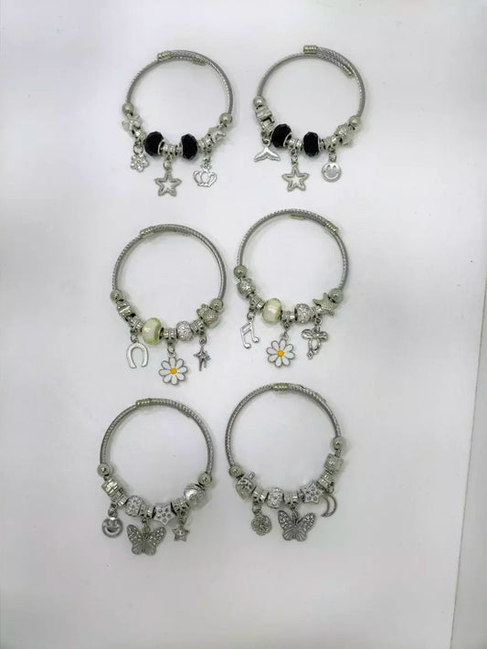 Pulseras con charms al azar en acero