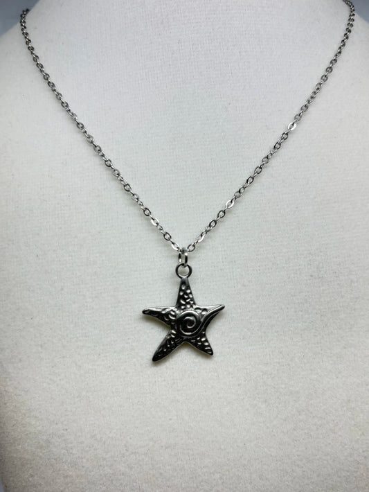 Collar de acero con estrella marina