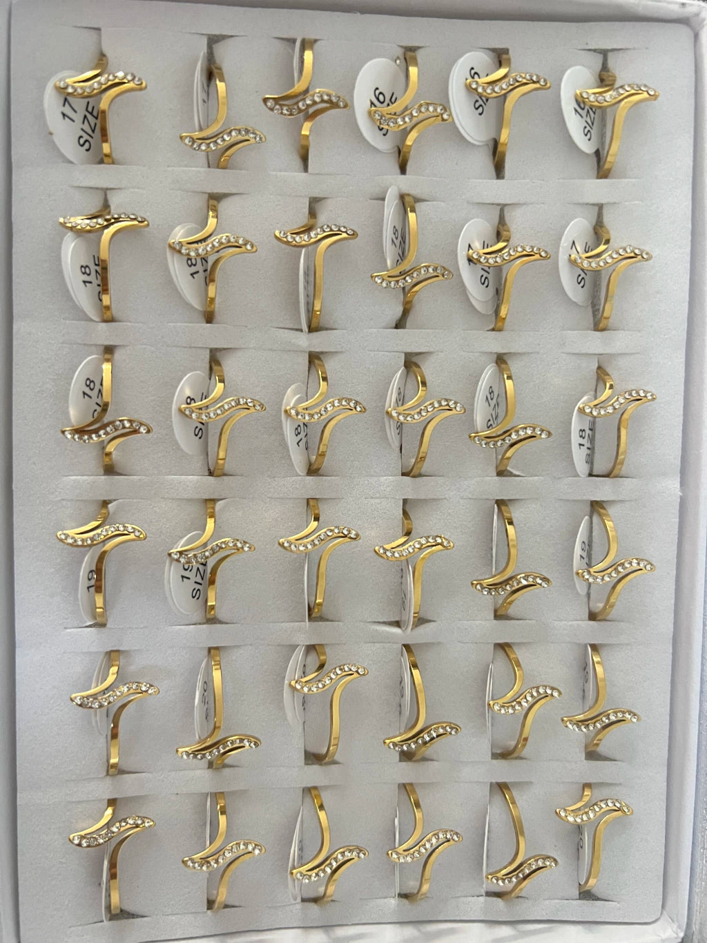 876B anillos de acero dorado con strass