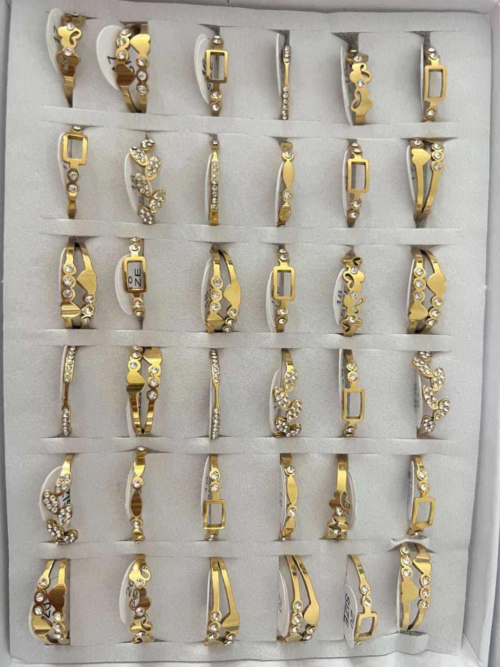 864B anillos de acero dorado con strass