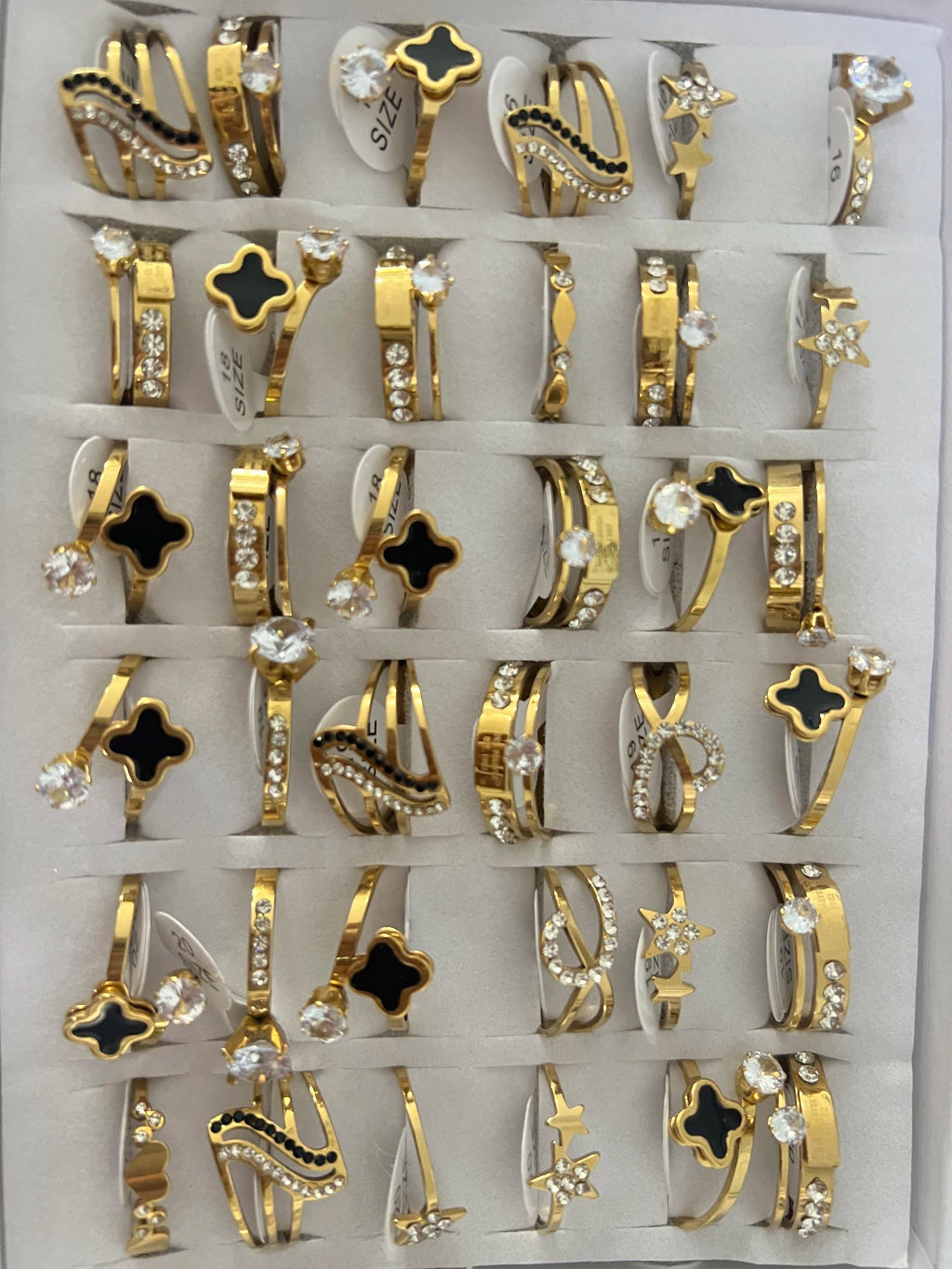 714B anillos de acero dorado con strass