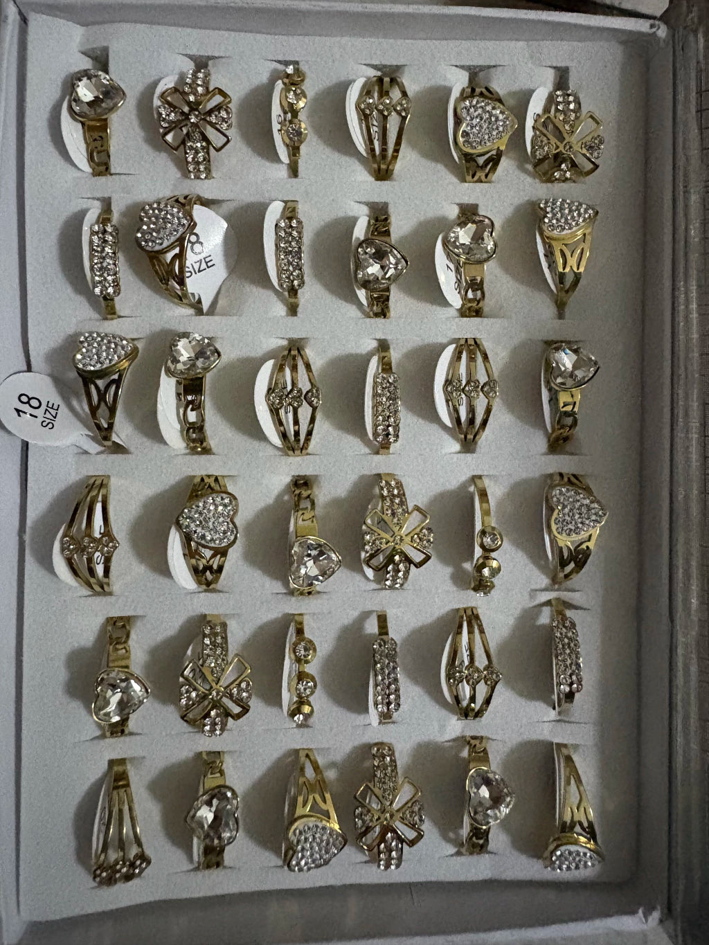 715B anillos de acero dorado con strass
