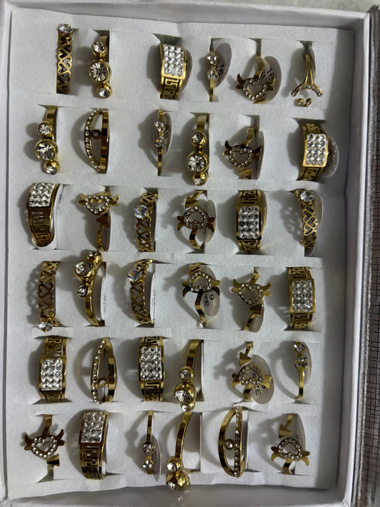 747B anillos de acero dorado con strass