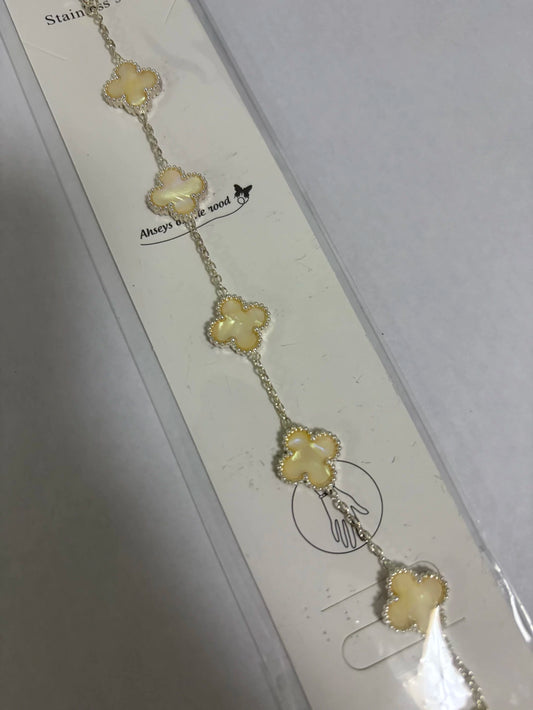 Pulsera de trébol de acero blanco