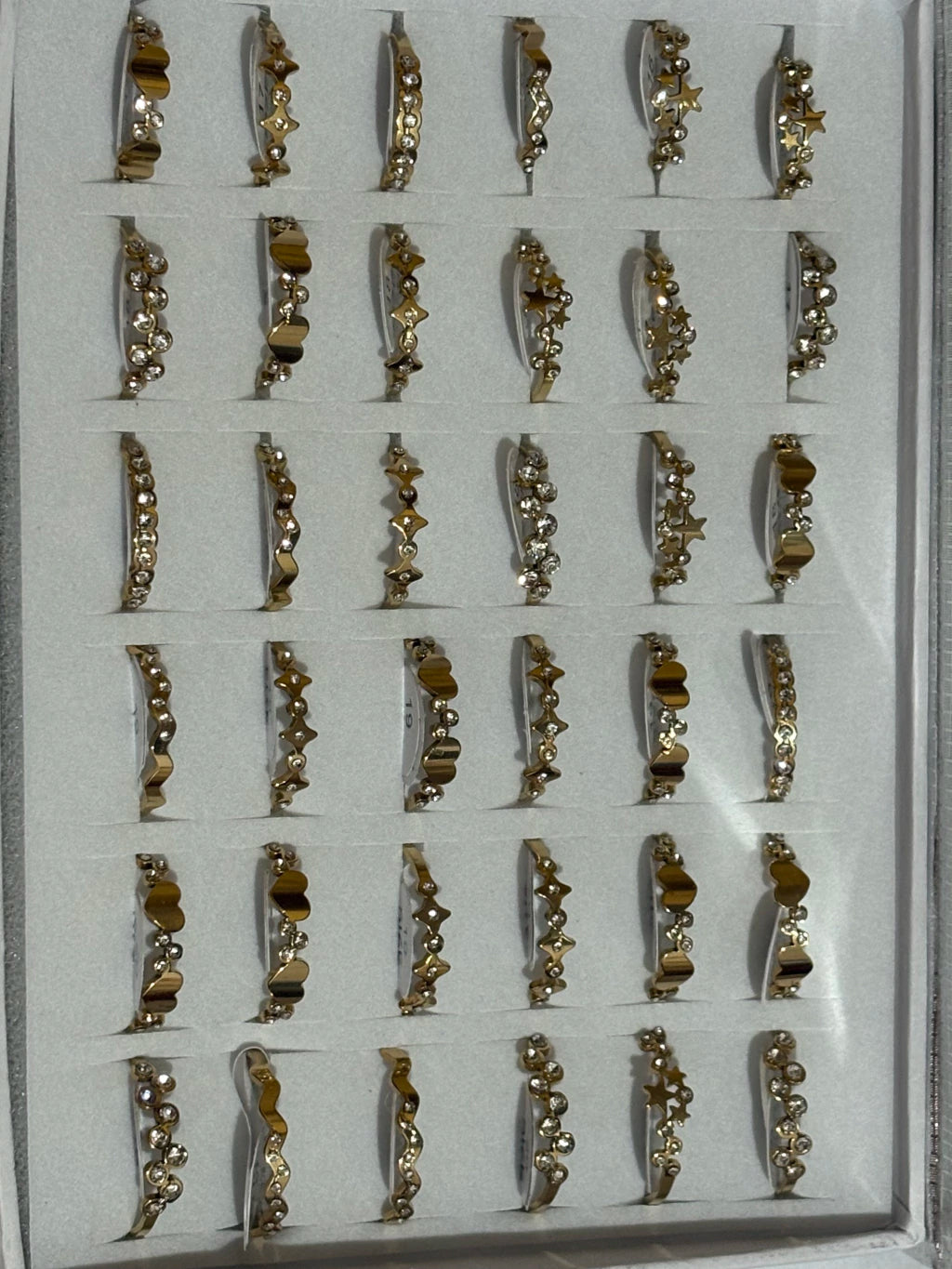 877B anillos de acero dorado con strass