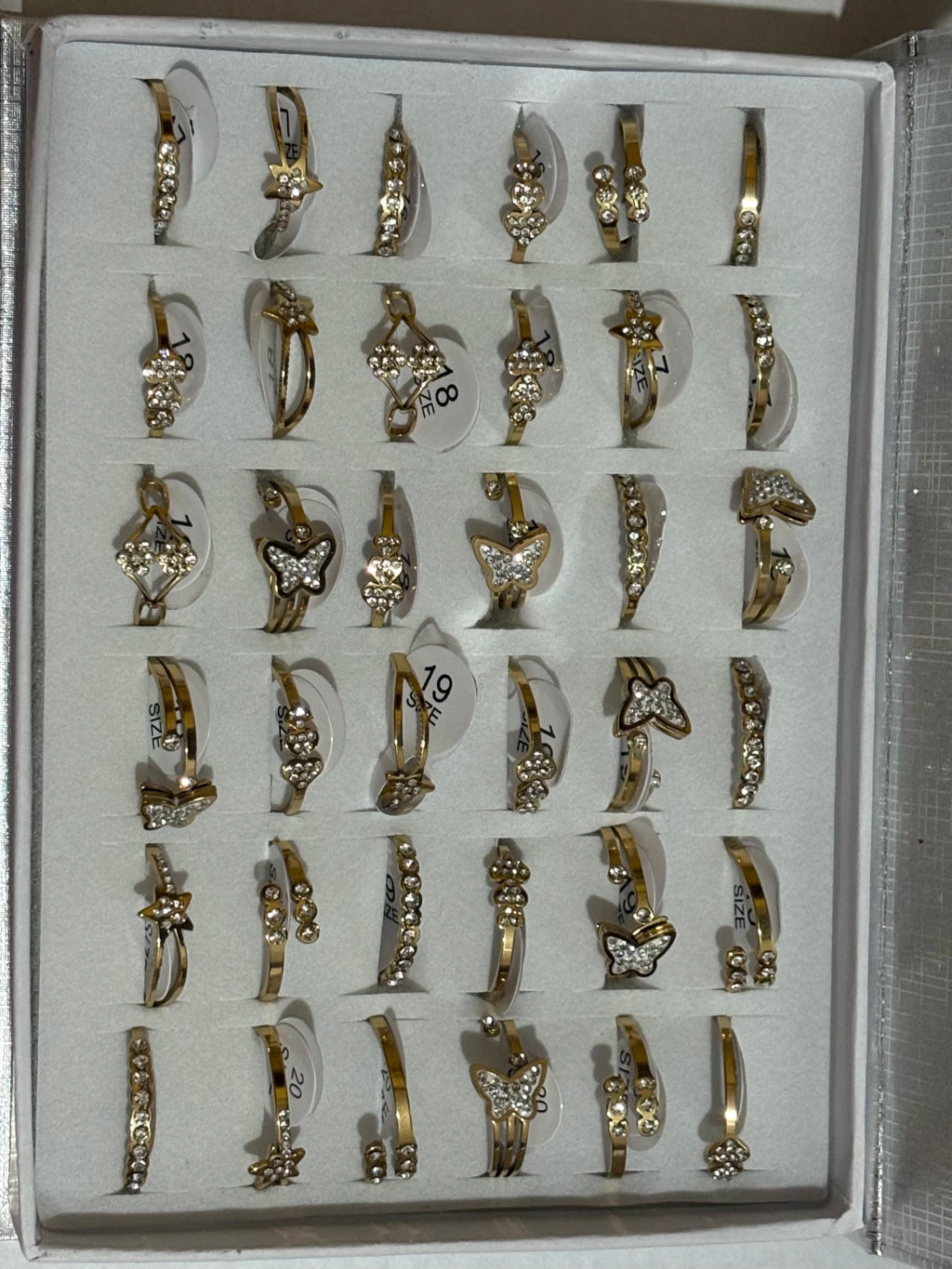 868B anillos de acero dorado con strass