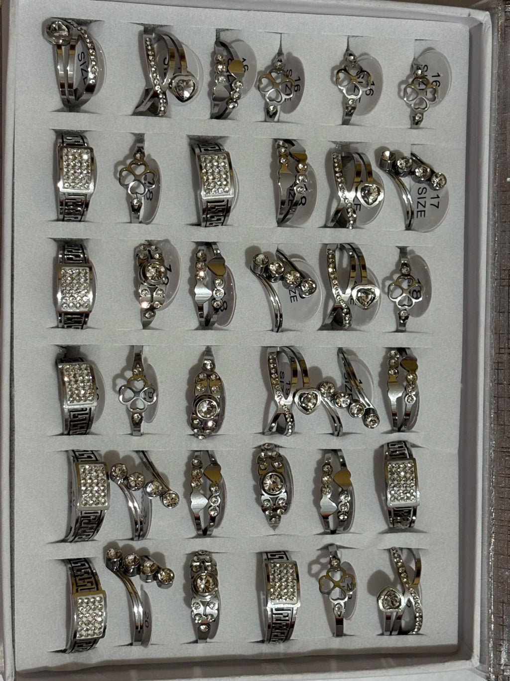 1198A anillos de acero plateado con strass