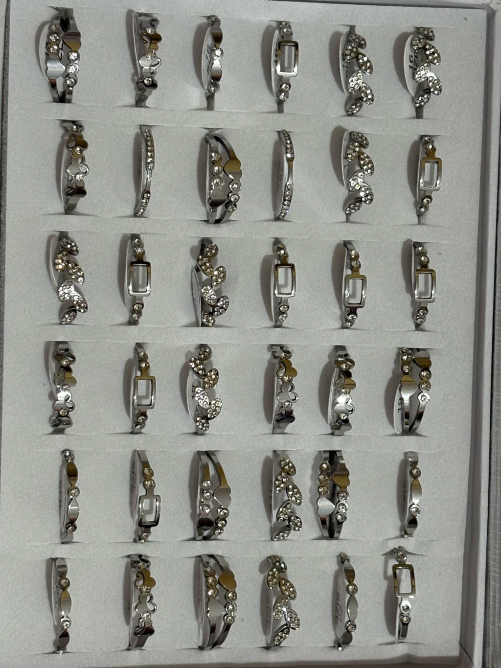 864A anillos de acero plateado con strass