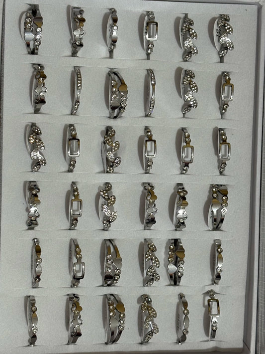 864A anillos de acero plateado con strass