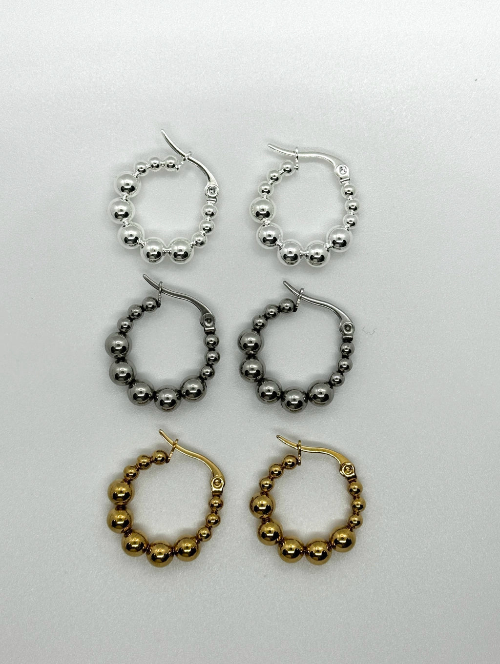 -93B Aros de acero dorado con bolitas 20mm X12