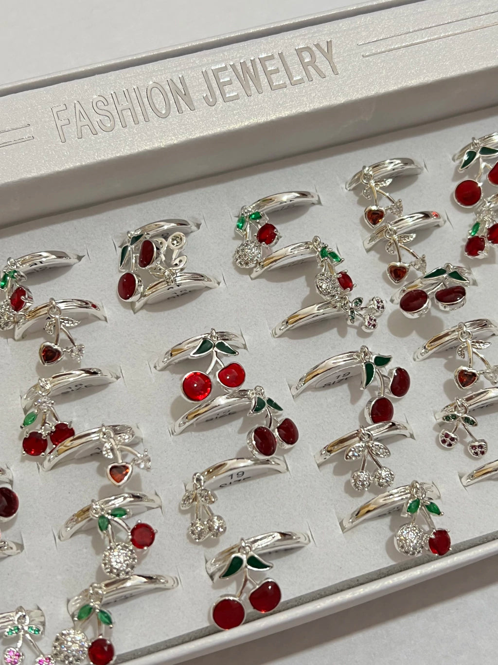 300011C anillos en blanco de cereza