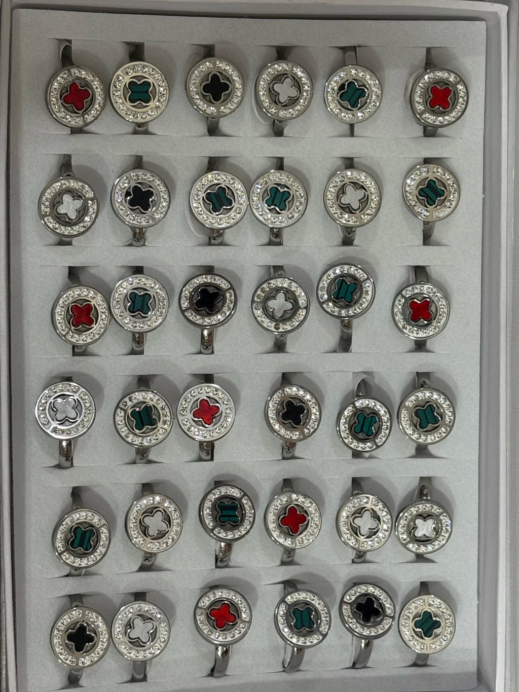 30159-2 Anillos de acero plateado con strass