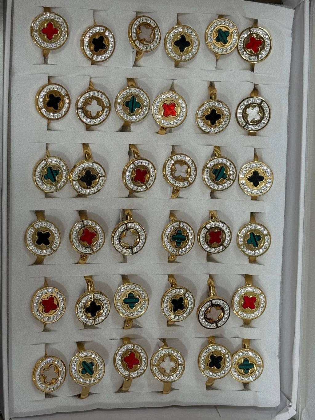30159-1 Anillos de acero dorado con strass
