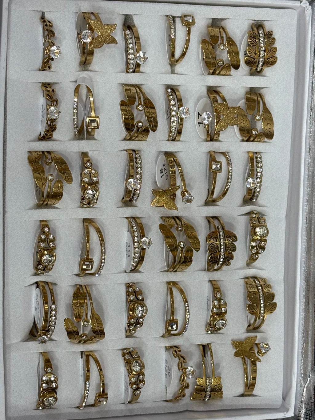 865-B Anillos de acero dorado con strass
