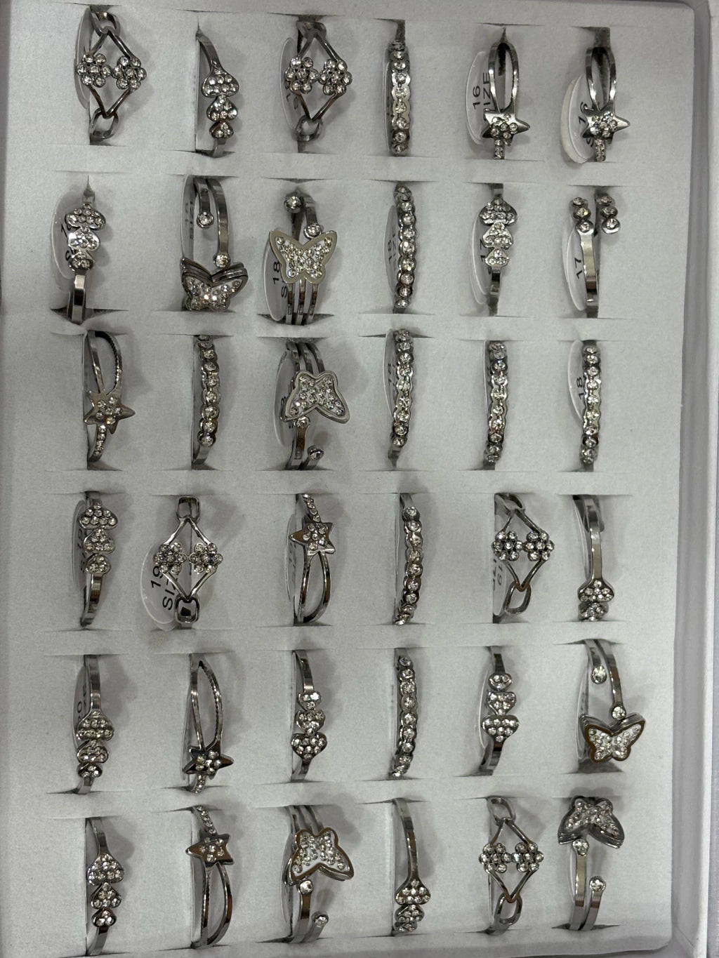 868-A Anillos de acero plateado con strass