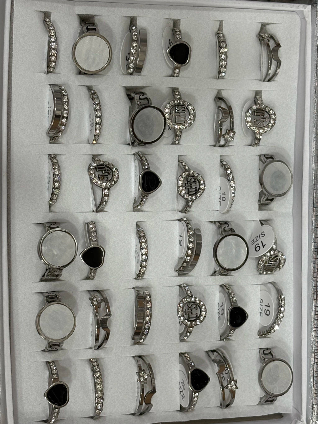 742-A Anillos de acero plateado con strass