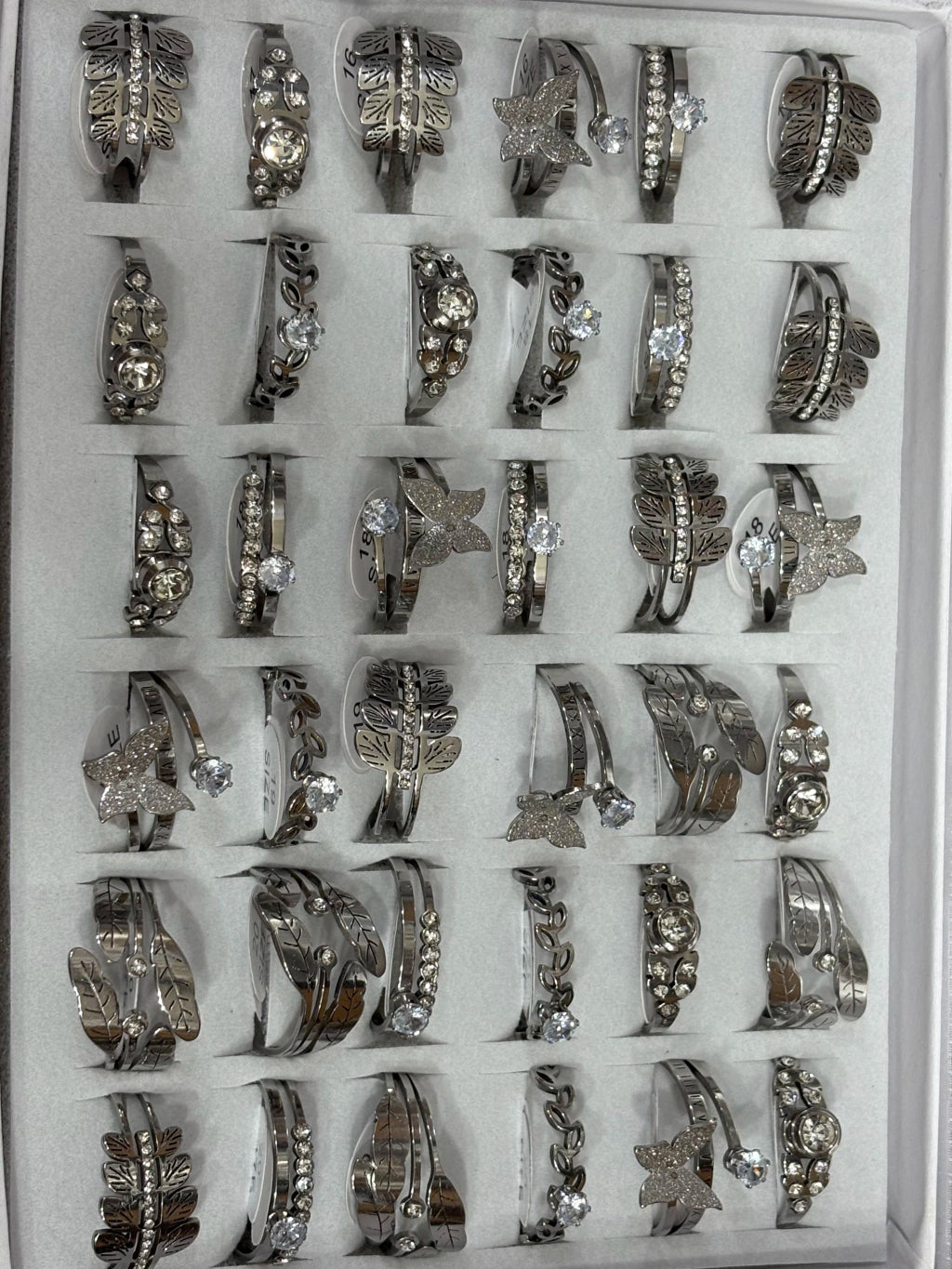 865-A Anillos de acero plateado con strass