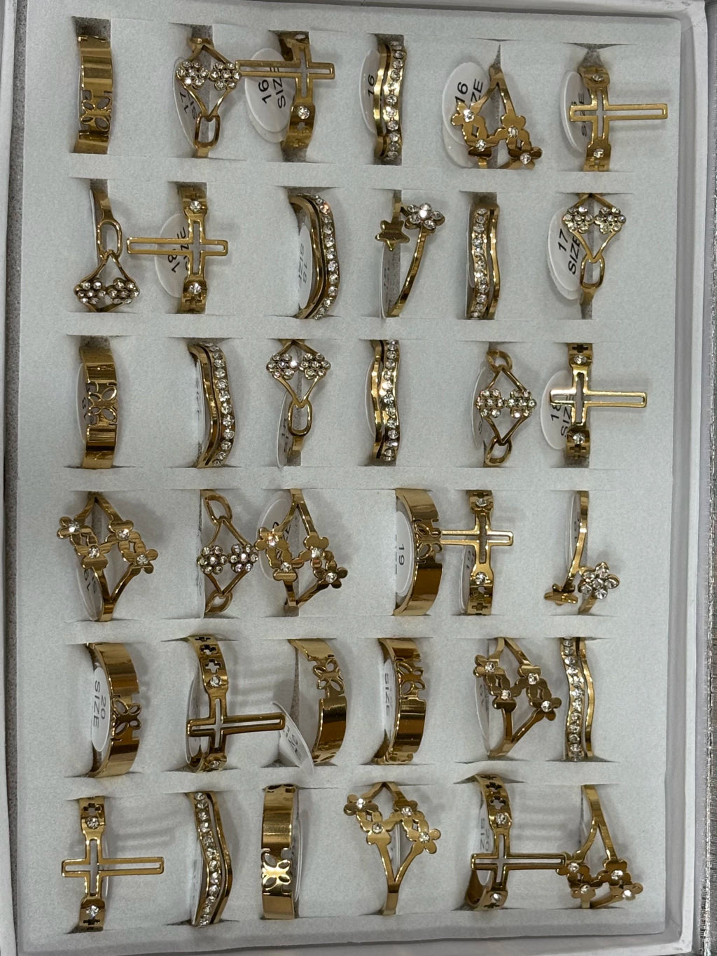 740-B Anillos de acero dorado con strass