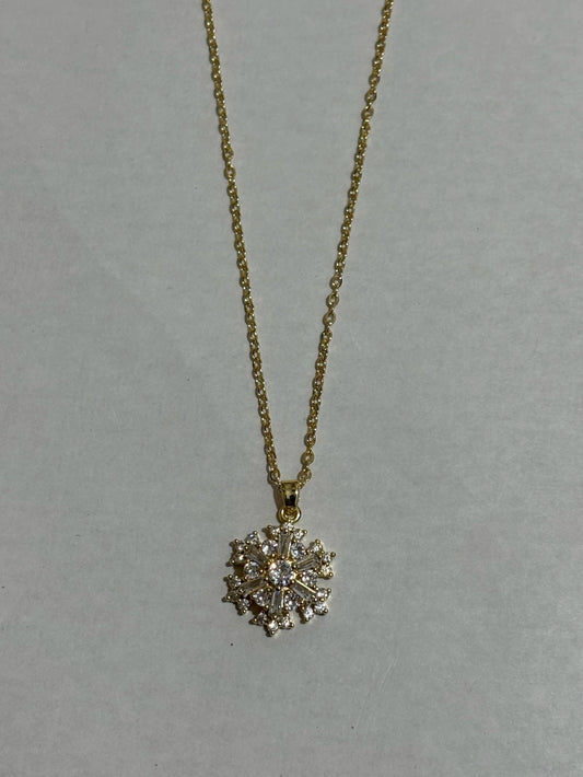Collar giratorio de acero dorado con dije