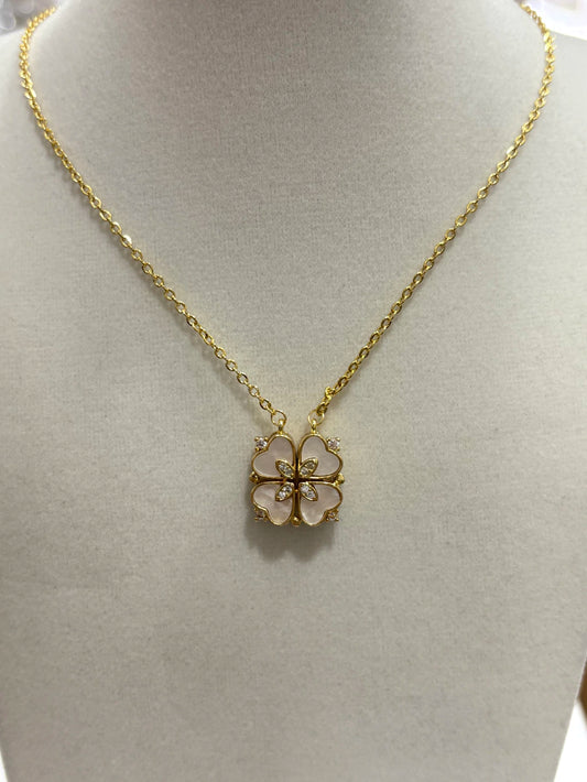 Collar de acero dorado con imán
