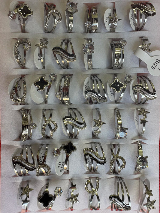 714A anillos plateados con strass
