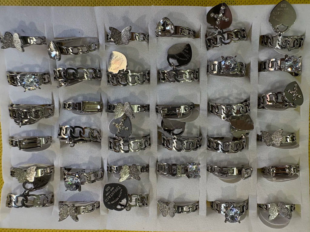735A anillos plateados con strass